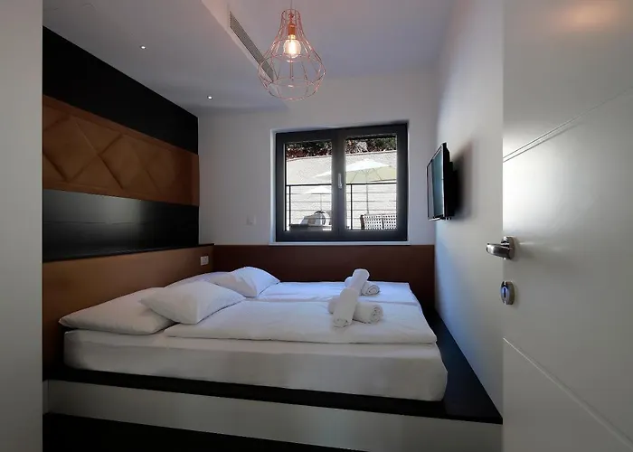 Апартаменти Modena Maris-heated Pool-grill-relax-jacuzzi *