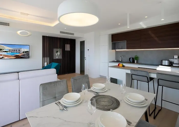 Апартаменти Modena Maris-heated Pool-grill-relax-jacuzzi Опатія