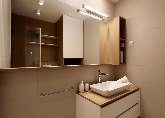 Modena Maris-heated Pool-grill-relax-jacuzzi *