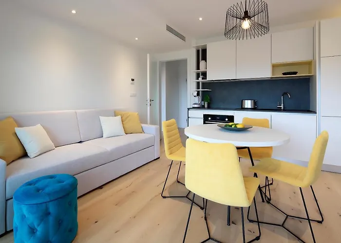 Modena Maris-heated Pool-grill-relax-jacuzzi