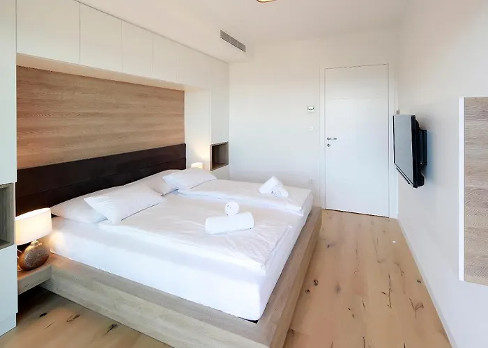 Modena Maris-heated Pool-grill-relax-jacuzzi * Опатія