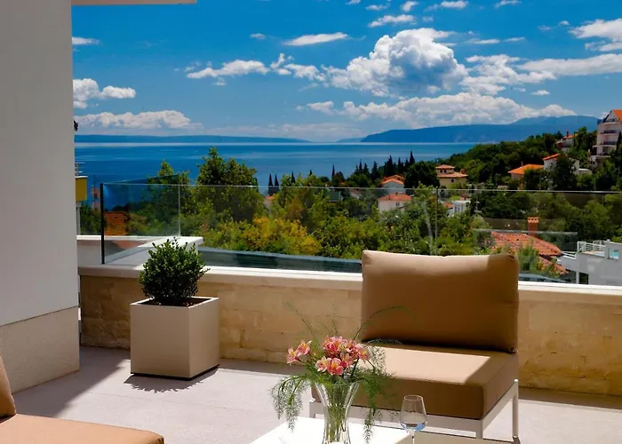 Modena Maris-heated Pool-grill-relax-jacuzzi *