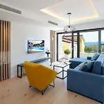 Modena Maris-heated Pool-grill-relax-jacuzzi * Opatija