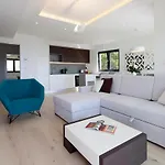 Modena Maris-heated Pool-grill-relax-jacuzzi 아파트