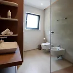 Modena Maris-heated Pool-grill-relax-jacuzzi *