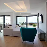 Modena Maris-heated Pool-grill-relax-jacuzzi Opatija