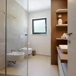 Modena Maris-heated Pool-grill-relax-jacuzzi *