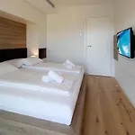 Modena Maris-heated Pool-grill-relax-jacuzzi Apartment