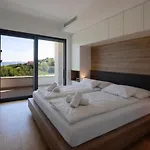 Modena Maris-heated Pool-grill-relax-jacuzzi *