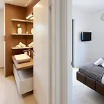 Modena Maris-heated Pool-grill-relax-jacuzzi