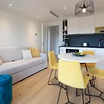 Modena Maris-heated Pool-grill-relax-jacuzzi