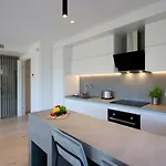 Modena Maris-heated Pool-grill-relax-jacuzzi