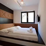 Modena Maris-heated Pool-grill-relax-jacuzzi *