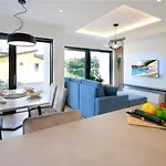 Modena Maris-heated Pool-grill-relax-jacuzzi * Opatija