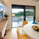 Apartment Modena Maris-heated Pool-grill-relax-jacuzzi *