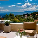 Modena Maris-heated Pool-grill-relax-jacuzzi *