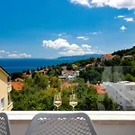 Modena Maris-heated Pool-grill-relax-jacuzzi *