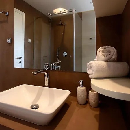 Modena Maris-heated Pool-grill-relax-jacuzzi *
