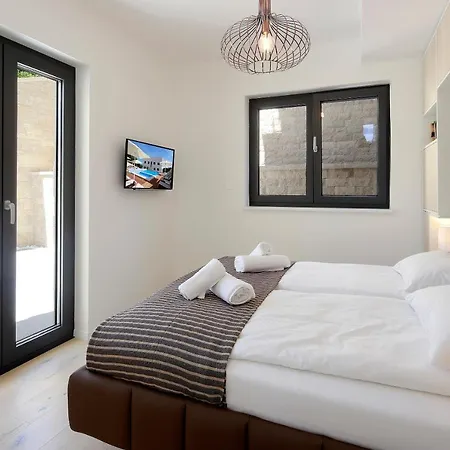Modena Maris-heated Pool-grill-relax-jacuzzi * Opatija