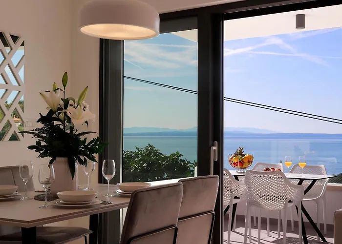 Modena Maris-heated Pool-grill-relax-jacuzzi