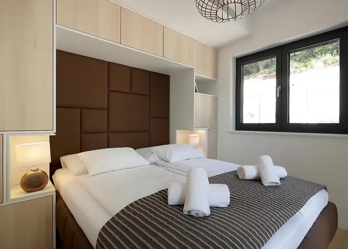 Modena Maris-heated Pool-grill-relax-jacuzzi *