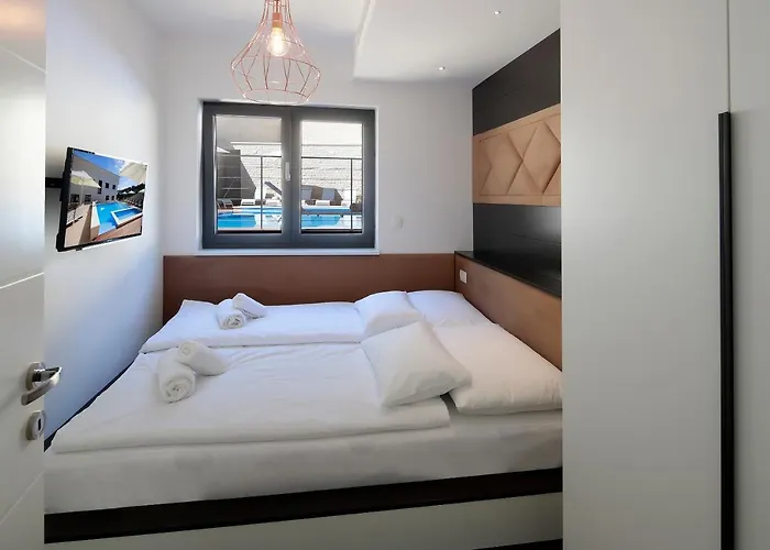 Modena Maris-heated Pool-grill-relax-jacuzzi Abbazia