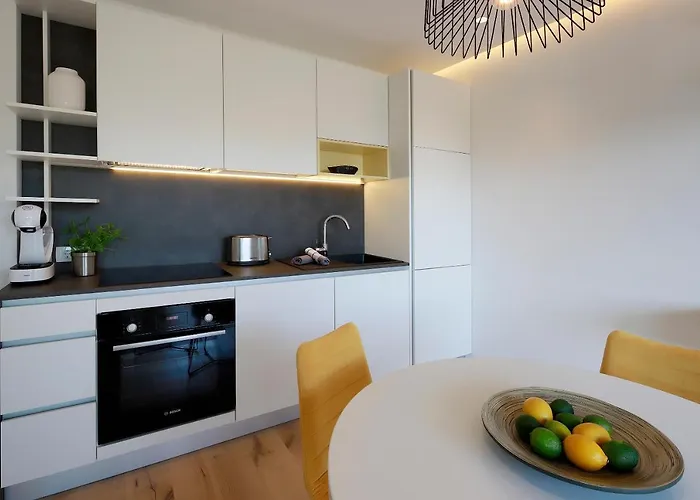 Modena Maris-heated Pool-grill-relax-jacuzzi * Opatija