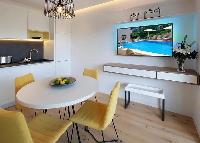 Modena Maris-heated Pool-grill-relax-jacuzzi *