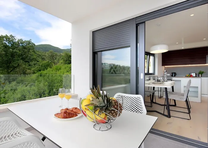 Modena Maris-heated Pool-grill-relax-jacuzzi