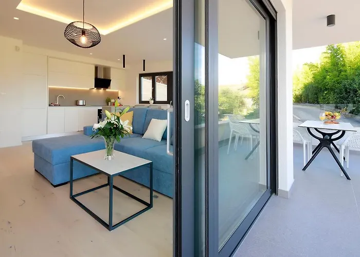 Modena Maris-heated Pool-grill-relax-jacuzzi *