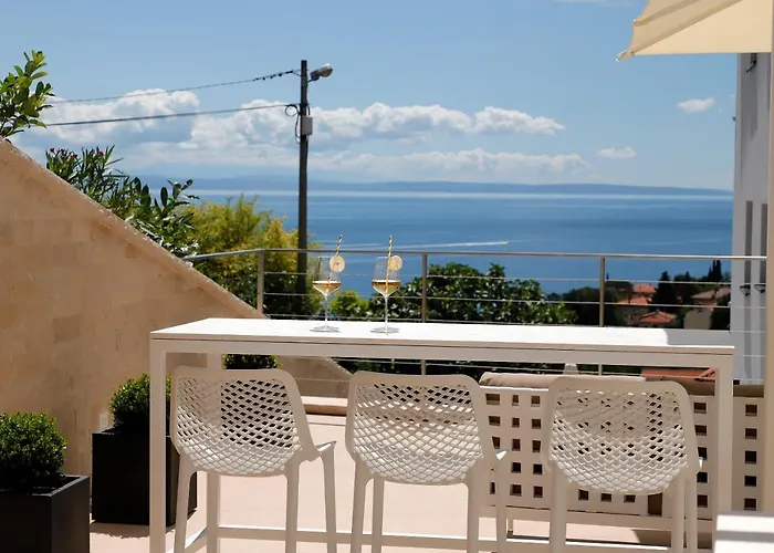 Modena Maris-heated Pool-grill-relax-jacuzzi *