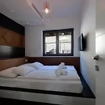 Appartement Modena Maris-heated Pool-grill-relax-jacuzzi *