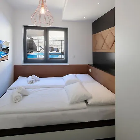 Modena Maris-heated Pool-grill-relax-jacuzzi Opatija