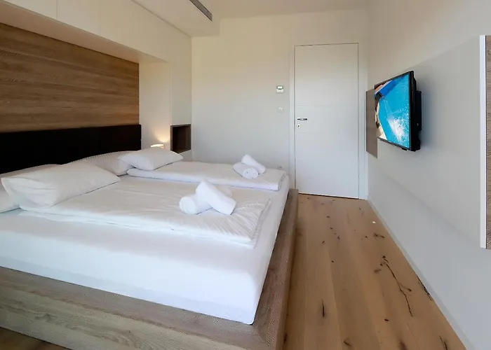 Modena Maris-heated Pool-grill-relax-jacuzzi Apartament