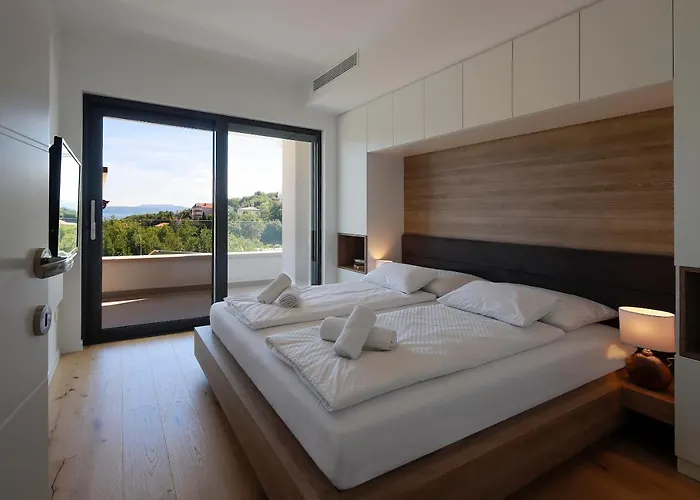 Modena Maris-heated Pool-grill-relax-jacuzzi *