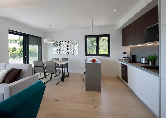 Modena Maris-heated Pool-grill-relax-jacuzzi